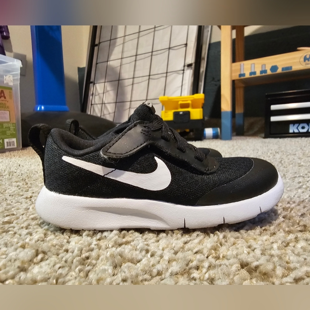 Nike Tanjun Easyon shoes toddler size 7.5k